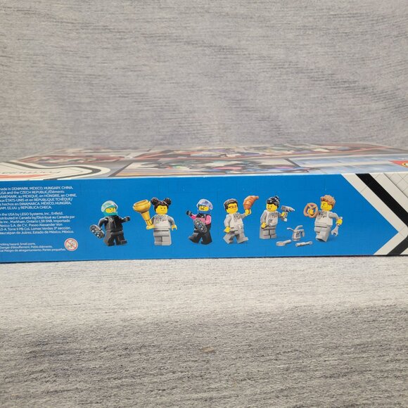 Lego City F1 Garage & Mercedes-AMG & Alpine Cars 60444 - Picture 11 of 11